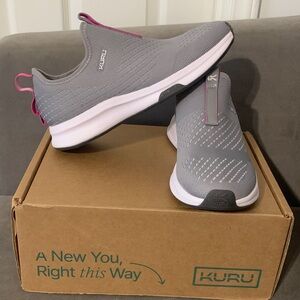 KURU ATOM slip-on Grey Knit Slip-On Sneakers with Pink Accents
